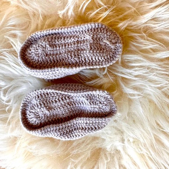 Albetta Premium Knit Crochet Bunny Newborn Booties - Picture 4 of 4